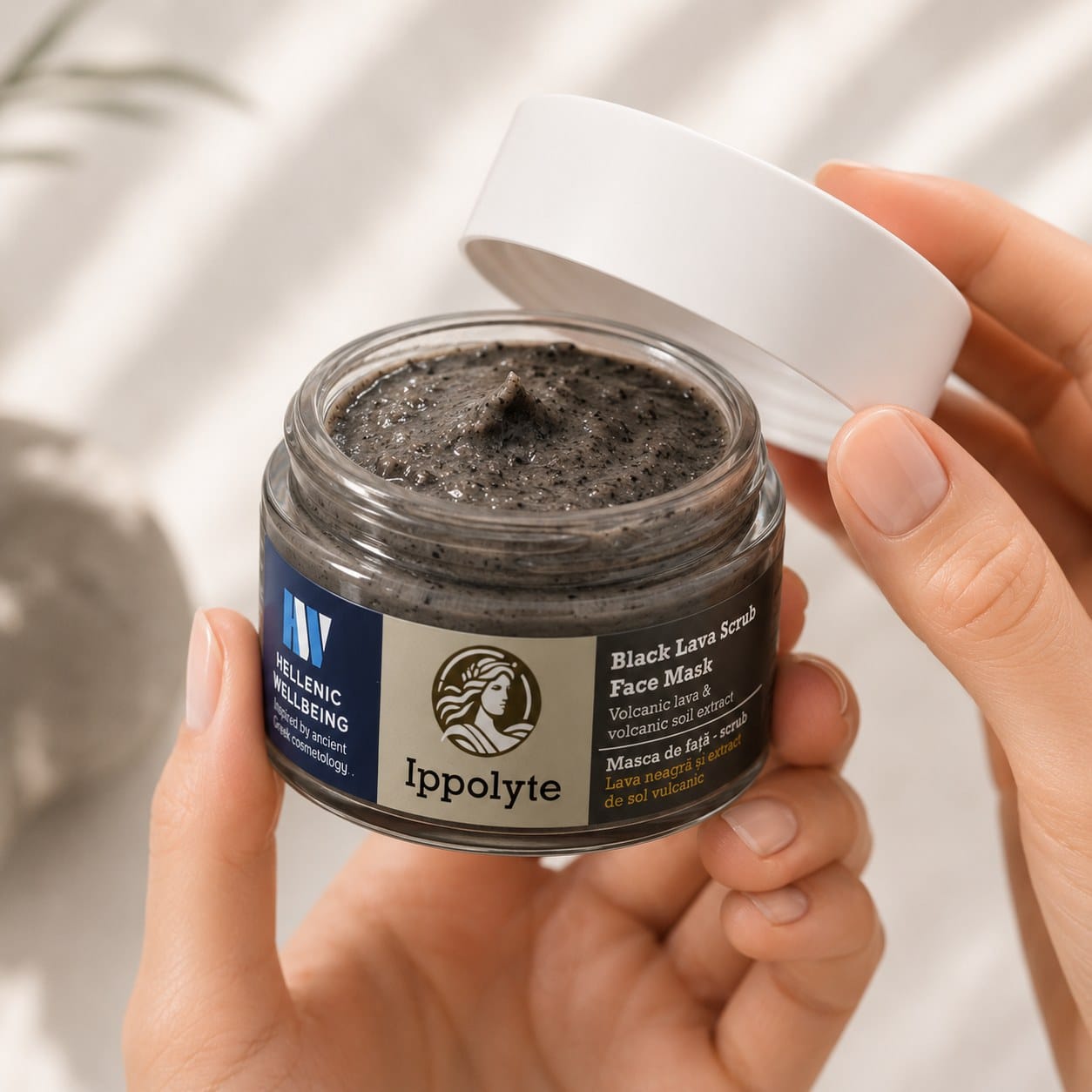 BLACK  LAVA SCRUB FACE MASK - Ippolyte
